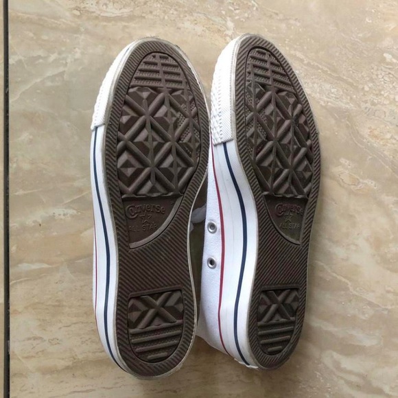 Brand new pair of white low top converses in a women’s 6 ! - Picture 4 of 5